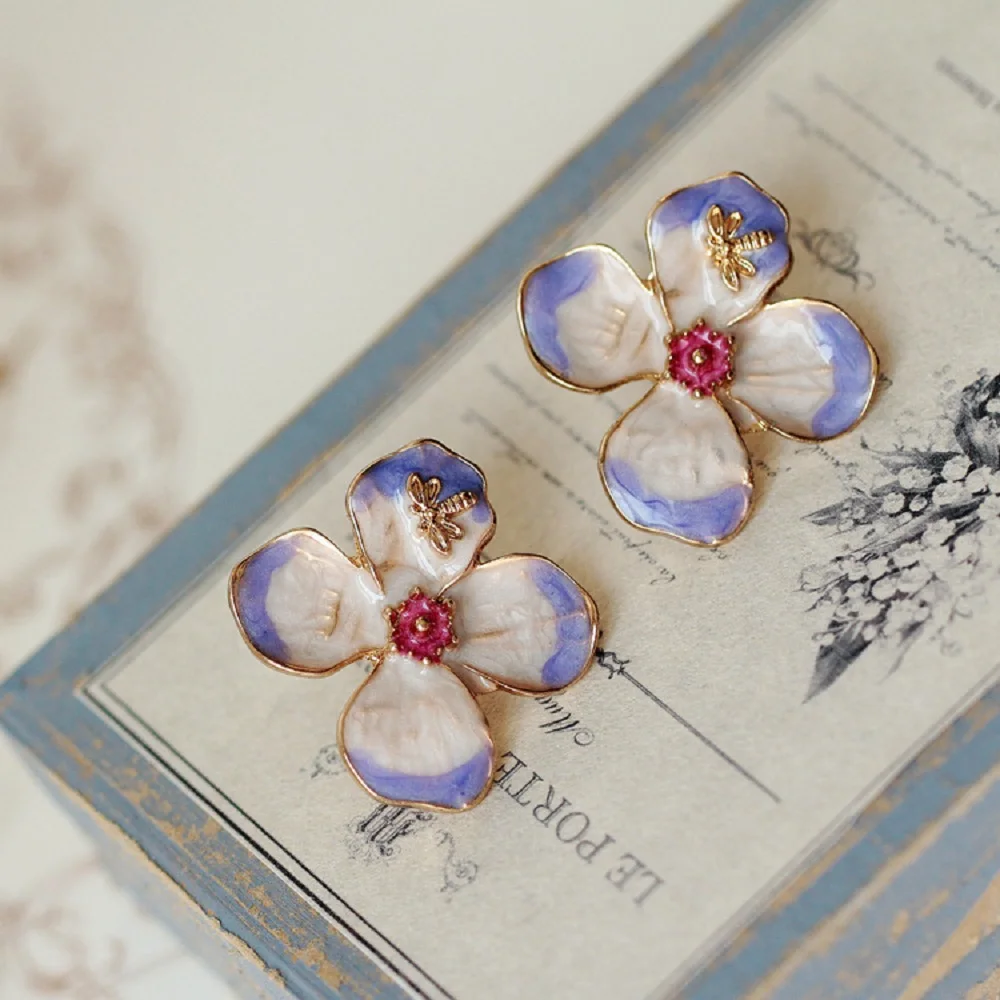 2022 New Metal Purple flowers Earrings women's Korean jewelry literary style earrings net red temperament simple new earrings
2022 New Metal Purple flowers Earrings women's Korean jewelry literary style earrings net red temperament simple new earrings