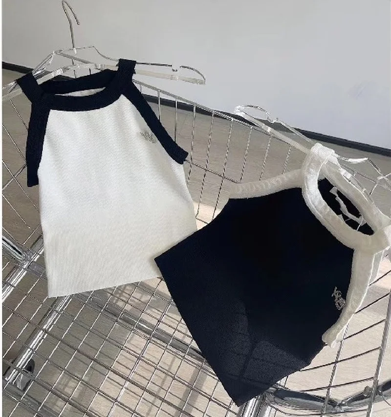 Women's Aw Summer Black and White Contrast Color Wang Halter Knitted Camisole Sexy Slim Sleeveless Short Crop Top
Women's Aw Summer Black and White Contrast Color Wang Halter Knitted Camisole Sexy Slim Sleeveless Short Crop Top