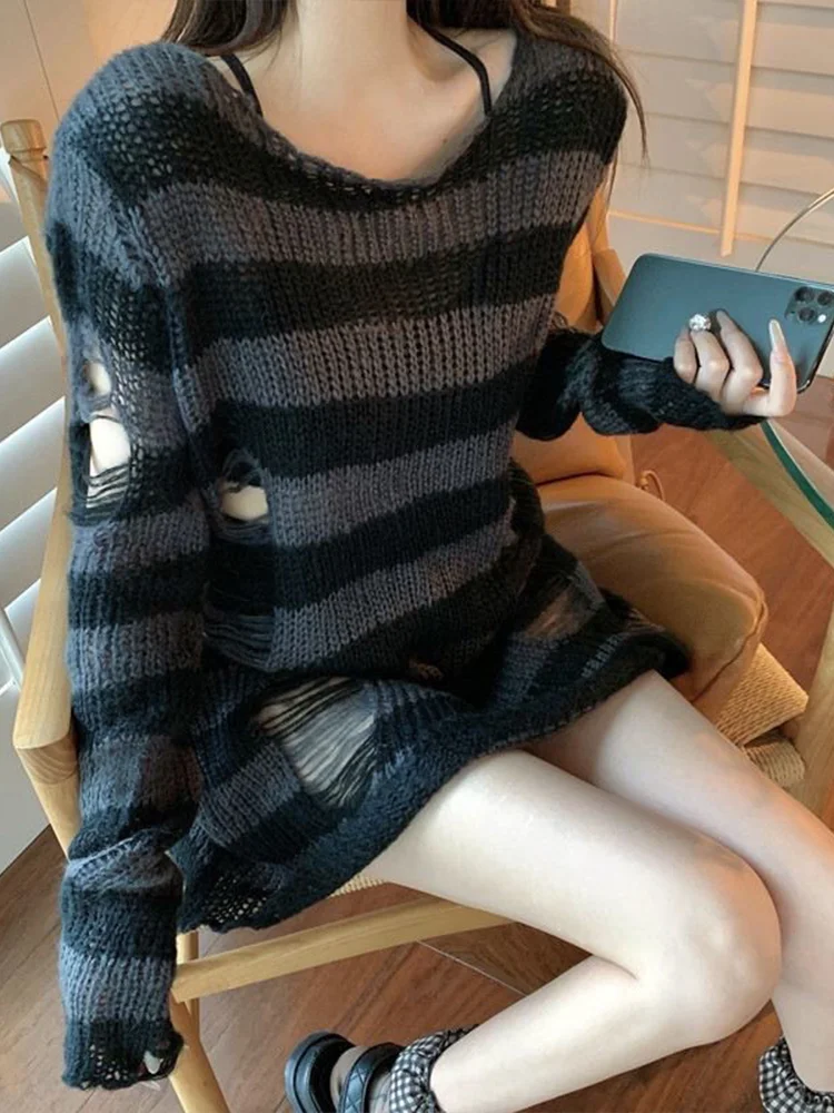 Женский свободный свитер в полоску, в готическом стиле
Женский свободный свитер в полоску, в готическом стиле