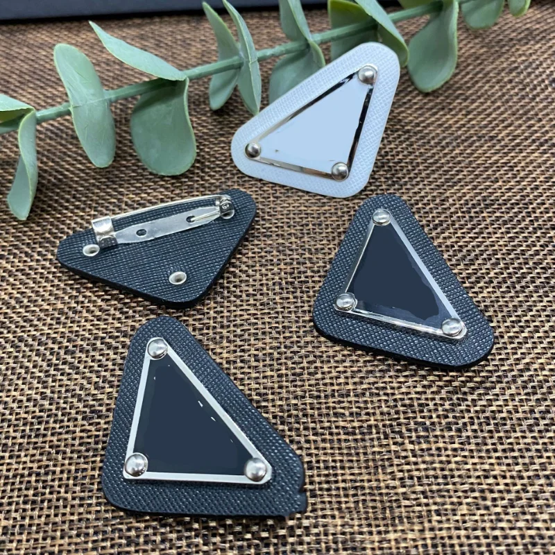 10Pcs Luxury Brand Embroidery Patches Logo Brand Patch Brooch Pin for Clothing Appliques Brand Logo Sequin Patch on Hat Package
10Pcs Luxury Brand Embroidery Patches Logo Brand Patch Brooch Pin for Clothing Appliques Brand Logo Sequin Patch on Hat Package