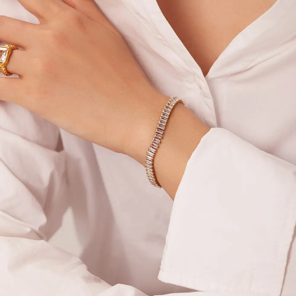 Stainless Steel White Cubic Zirconia Bracelet for Women Luxury Bling Gold Plated Jewelry Waterproof Exquisite Jewelry for Woman
Stainless Steel White Cubic Zirconia Bracelet for Women Luxury Bling Gold Plated Jewelry Waterproof Exquisite Jewelry for Woman