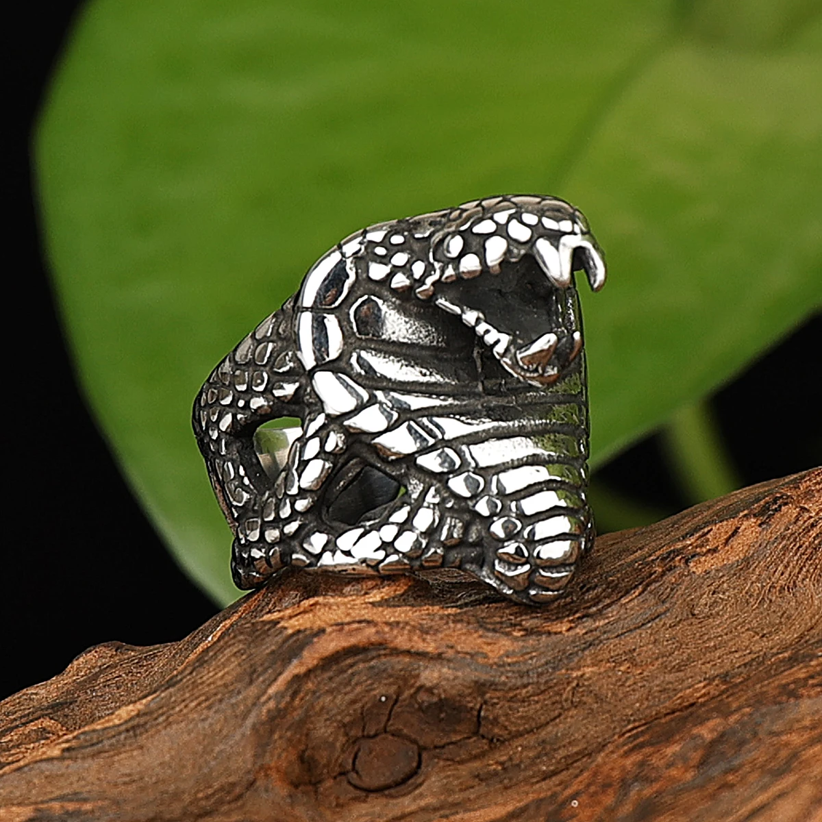 316 Stainless Steel Ring Trend Animal Gothic Cobra Domineering High Quality Punk Men Boyfriend Creative Jewelry Gift Wholesale
316 Stainless Steel Ring Trend Animal Gothic Cobra Domineering High Quality Punk Men Boyfriend Creative Jewelry Gift Wholesale