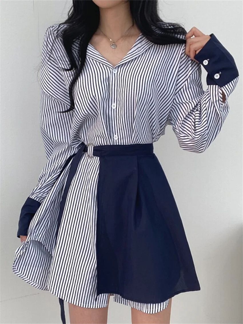 Комплект из двух предметов для женщин, с оборками и мини-юбкой 
Комплект из двух предметов для женщин, с оборками и мини-юбкой