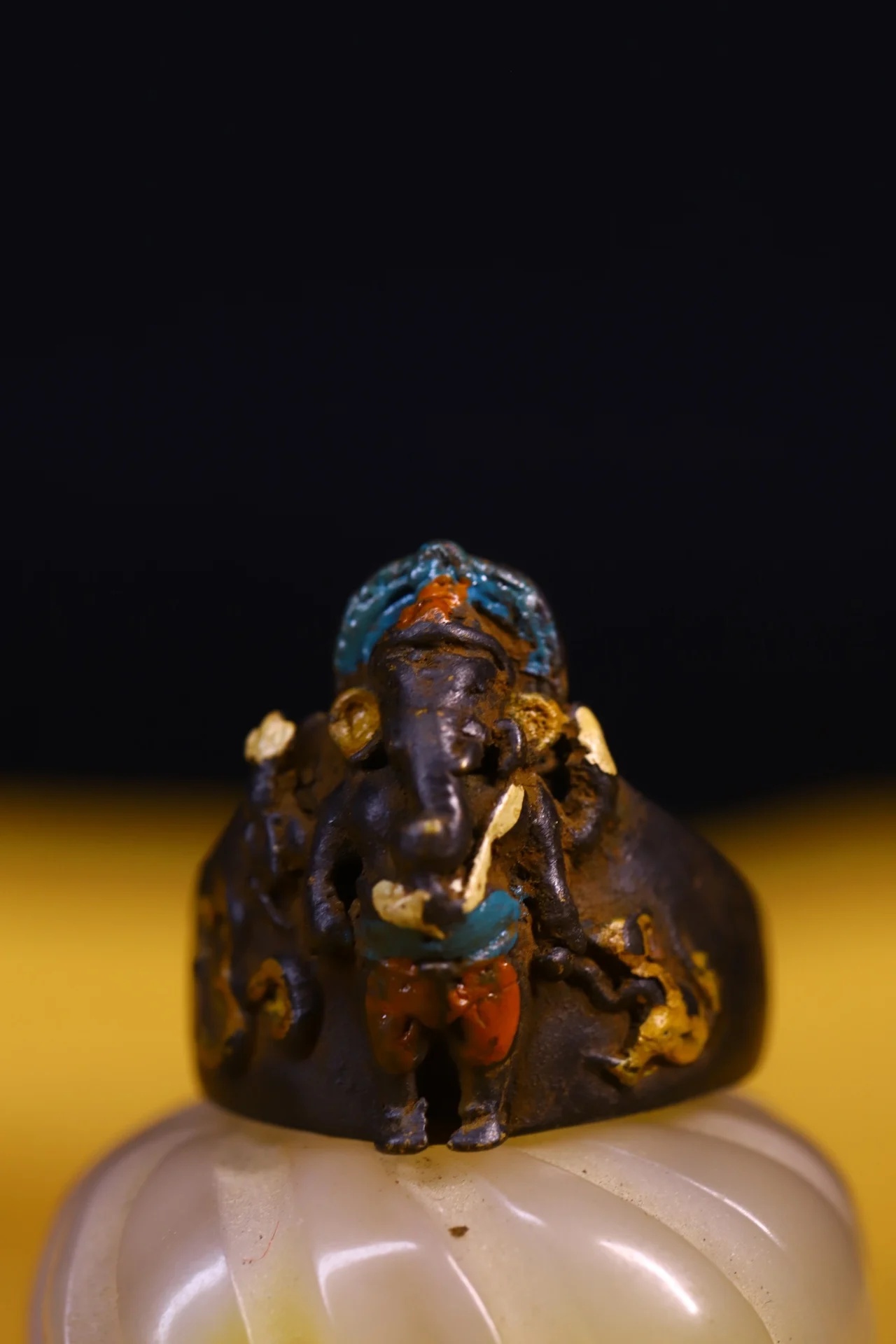 1" Tibetan Temple Collection old Bronze painted Elephant Trunk God of Wealth ring jewelry Amulet pendant Town house Exorcism
1" Tibetan Temple Collection old Bronze painted Elephant Trunk God of Wealth ring jewelry Amulet pendant Town house Exorcism
