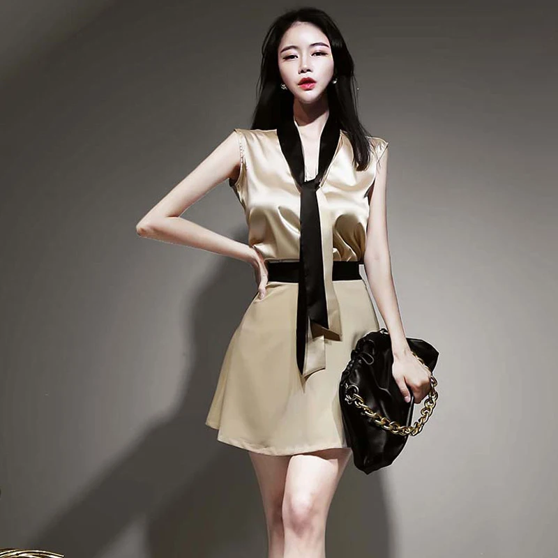 M GIRLS Summer Streetwear 2 Piece Sets Women Elegant Simple Casual V-Neck Sleeveless Tops Shirt Blouses High Waist Mini Skirt
M GIRLS Summer Streetwear 2 Piece Sets Women Elegant Simple Casual V-Neck Sleeveless Tops Shirt Blouses High Waist Mini Skirt