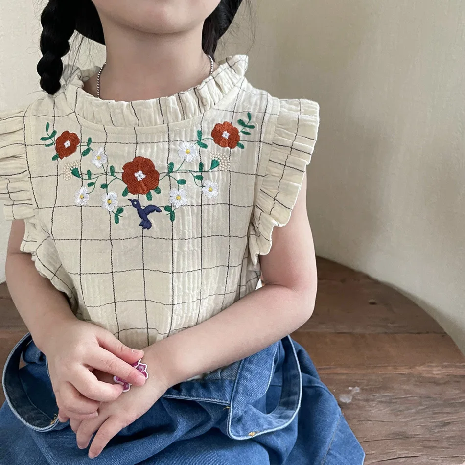 Summer Flying Girls Flower Princess Shirt Baby Korean Embroidered Children·clothing Plaid Version New Sleeve Vest Female Top
Summer Flying Girls Flower Princess Shirt Baby Korean Embroidered Children·clothing Plaid Version New Sleeve Vest Female Top