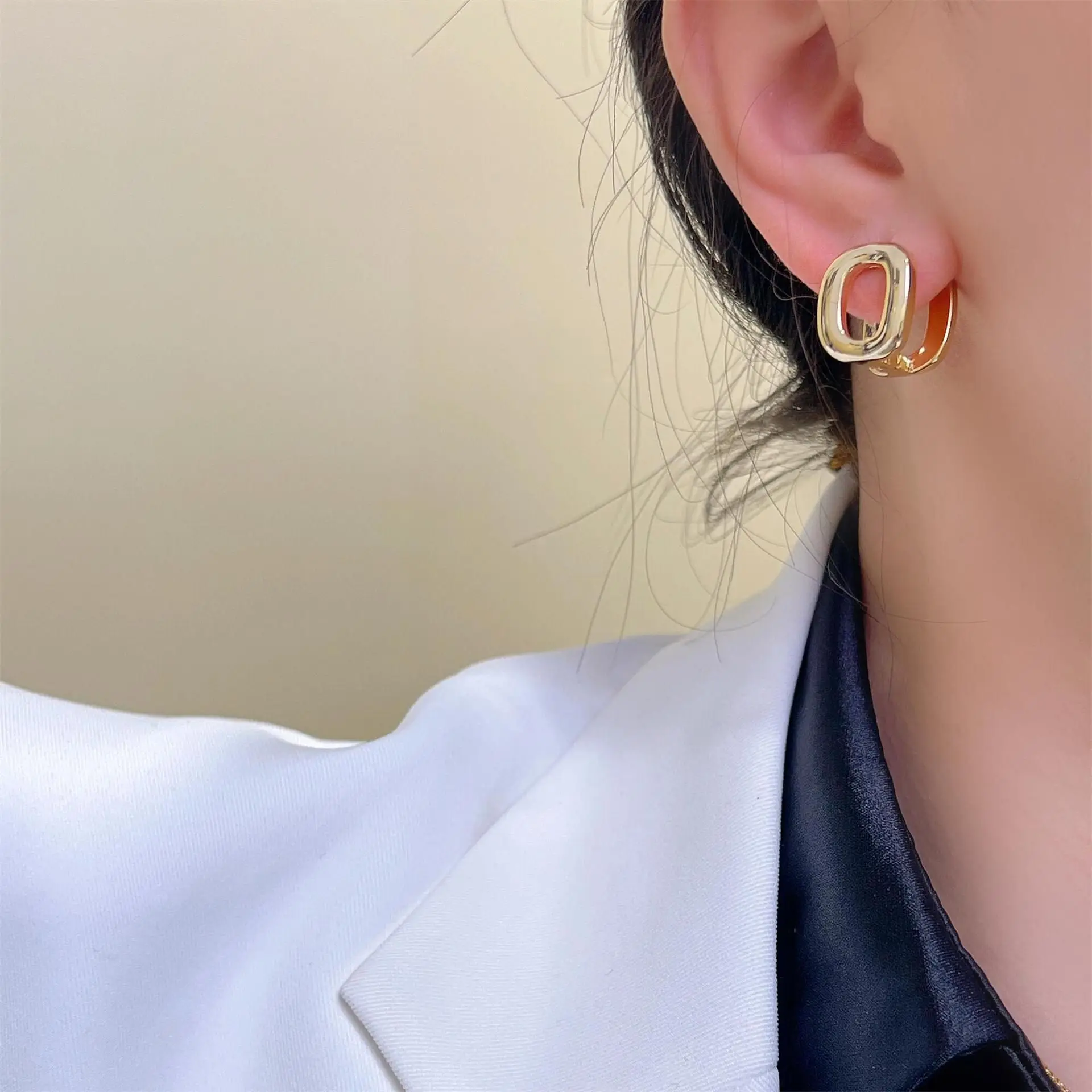 Korean Earrings Fashion Design Solid Color Simple Lady Women Jewelry Accessories Buckle Copper Oval Hoop Earrings
Korean Earrings Fashion Design Solid Color Simple Lady Women Jewelry Accessories Buckle Copper Oval Hoop Earrings