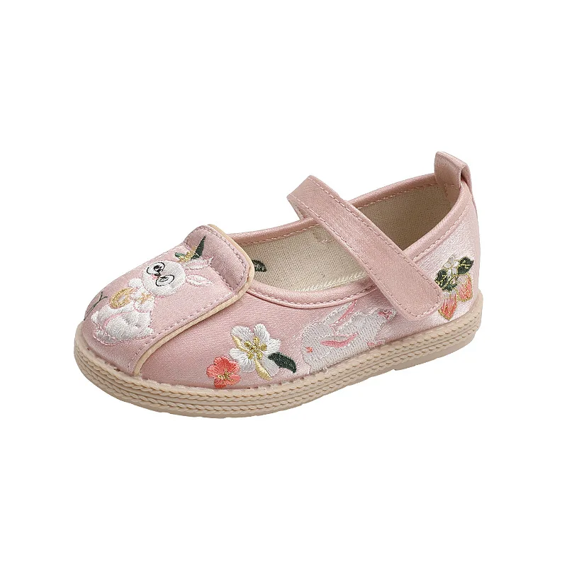 Girls' embroidered shoes Girls' old Beijing cloth shoes Children's dance shoes Children's shoes
Girls' embroidered shoes Girls' old Beijing cloth shoes Children's dance shoes Children's shoes