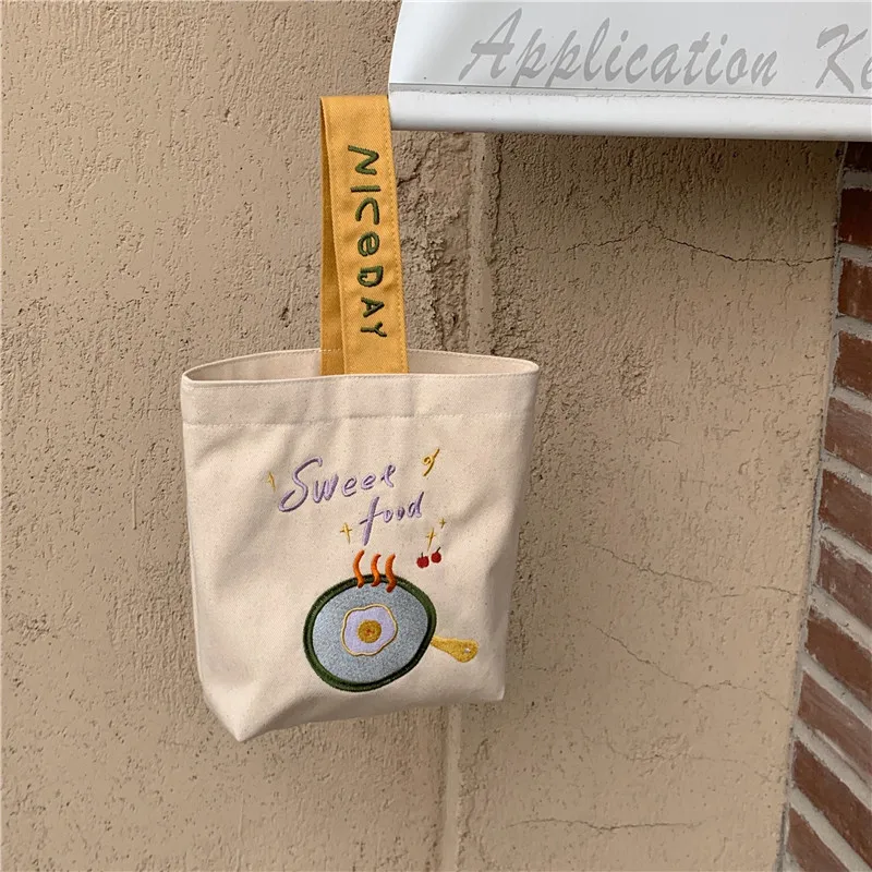 Female Embroidery Lunch Bento Bag Fashion Design Ladies Clutch Purse Handbags Cute Cartton Women Small Bucket Shoulder Bags
Female Embroidery Lunch Bento Bag Fashion Design Ladies Clutch Purse Handbags Cute Cartton Women Small Bucket Shoulder Bags