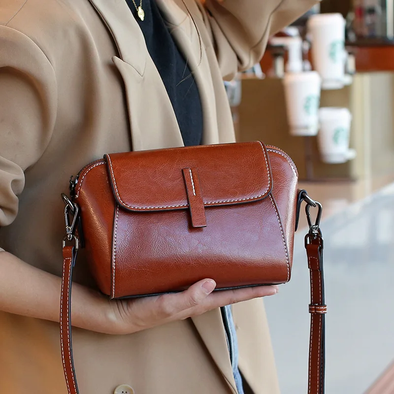 Pure Leather Shoulder Bag Women's Large Capacity New Simple Luxury Fashion Oil Wax Cowhide Leisure Portable Cross-body Shell Bag
Pure Leather Shoulder Bag Women's Large Capacity New Simple Luxury Fashion Oil Wax Cowhide Leisure Portable Cross-body Shell Bag