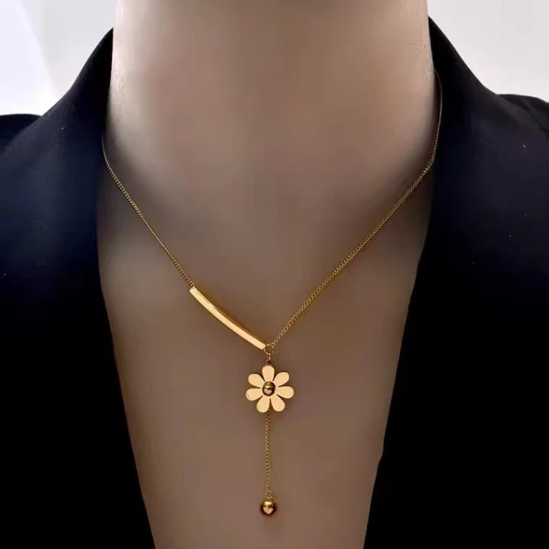 2022 Design Sense Cute Gold Color Small Daisy Pendant Necklaces For Women Fashion Romantic Ladies Wedding Jewelry
2022 Design Sense Cute Gold Color Small Daisy Pendant Necklaces For Women Fashion Romantic Ladies Wedding Jewelry