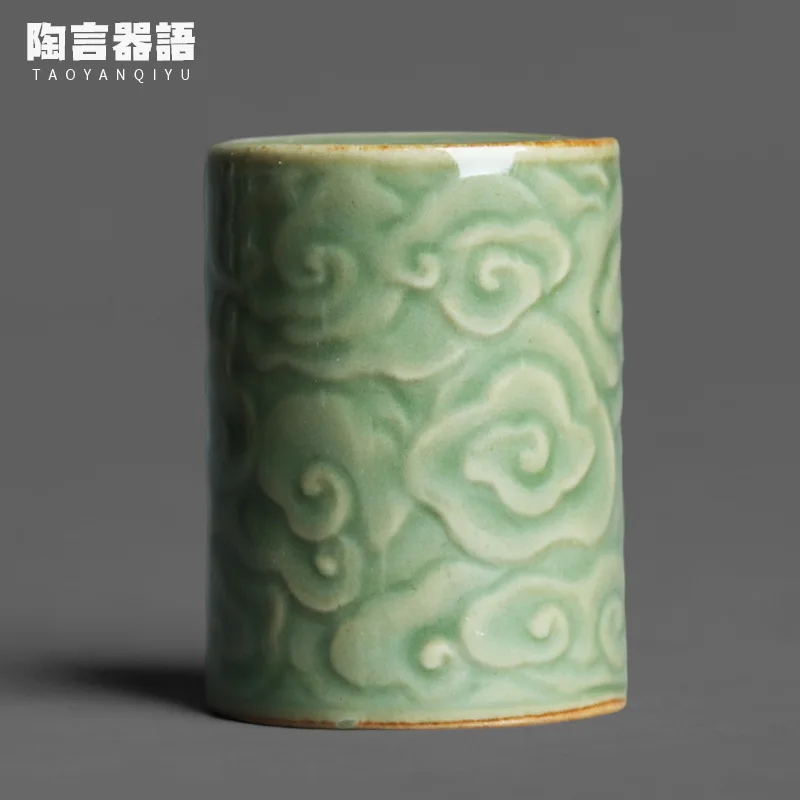 

Original mine Yue kiln celadon relief Xiangyun teapot lid holder handmade retro pottery Kung Fu tea ceremony tea pet
