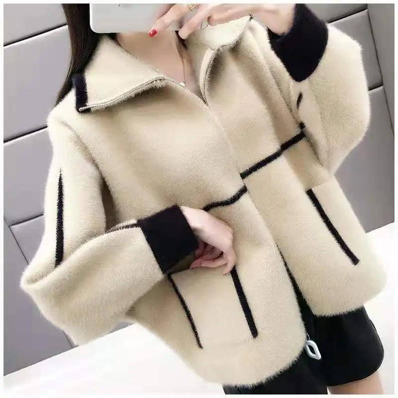2022 Winter New Women Faux Fur Short Coat Fashion Design Solid Color Plush Jacket Plus Fleece Warm Top Elegant Lady Clothing
2022 Winter New Women Faux Fur Short Coat Fashion Design Solid Color Plush Jacket Plus Fleece Warm Top Elegant Lady Clothing