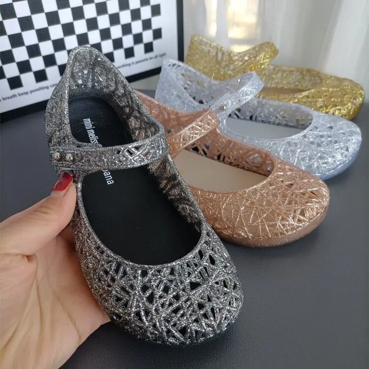 Бразильская обувь для принцесс Melissa, летняя детская обувь с дырками, мягкая подошва с вырезами в виде птичьего гнезда, желейные туфли, сандалии для девочек HMI125
Бразильская обувь для принцесс Melissa, летняя детская обувь с дырками, мягкая подошва с вырезами в виде птичьего гнезда, желейные туфли, сандалии для девочек HMI125