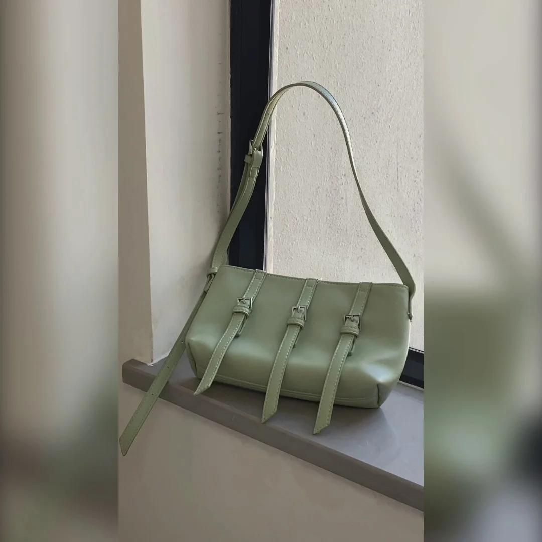 2023 New Women's Bag Personalized Belt Single Shoulder Underarm Bag Casual Crossbody Bag Trendy Cool Spicy Girl Solid Bag
2023 New Women's Bag Personalized Belt Single Shoulder Underarm Bag Casual Crossbody Bag Trendy Cool Spicy Girl Solid Bag