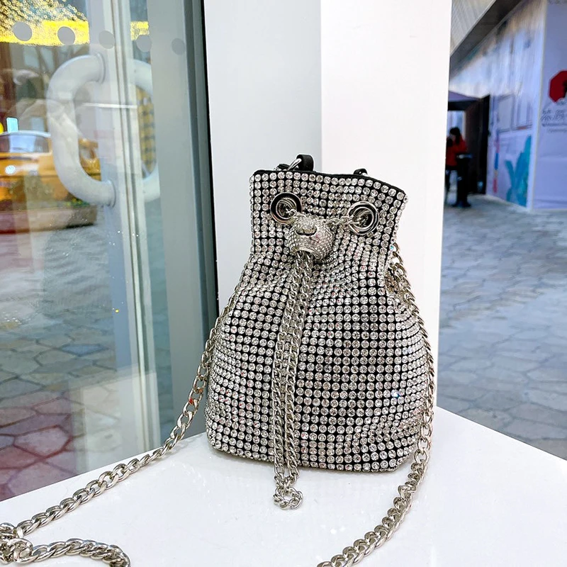Diamonds Bucket Chain Shoulder Bags Top High Quality Purses And Handbags Women Luxury Designer Silver Crystal Rhinestones
Diamonds Bucket Chain Shoulder Bags Top High Quality Purses And Handbags Women Luxury Designer Silver Crystal Rhinestones