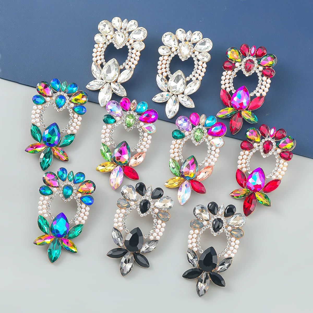2022 Fashion Metal Multicolor Rhinestone Geometry Dangle Earrings Birthday Party Shiny Jewelry Women's Charming Accessories
2022 Fashion Metal Multicolor Rhinestone Geometry Dangle Earrings Birthday Party Shiny Jewelry Women's Charming Accessories
