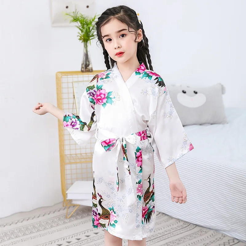 5Colors Kimono for Children Japanese Style Haori Yukata Obi Floral Printing Dressing Gown Bath Robe Girls Streetwear Sleepwear
5Colors Kimono for Children Japanese Style Haori Yukata Obi Floral Printing Dressing Gown Bath Robe Girls Streetwear Sleepwear