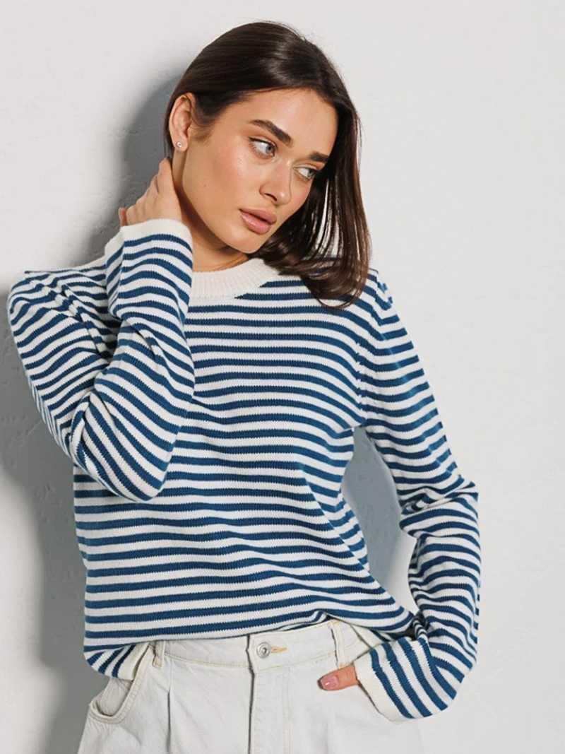 Fashion Stripes Women Sweaters Crew Neck Long Sleeve Knitted Pullovers Autumn Vintage England Stlye Baggy Tops Retro 
Fashion Stripes Women Sweaters Crew Neck Long Sleeve Knitted Pullovers Autumn Vintage England Stlye Baggy Tops Retro