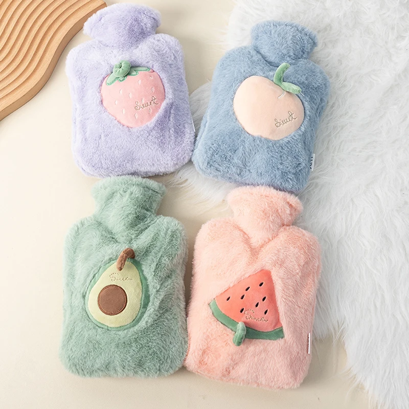 1000ml Hot Water Bottle Soft Fur Cover Lovely Fruit Design Warm Water Bag Keep Warm in Winter Portable Hand Bed Warmer Supplies
1000ml Hot Water Bottle Soft Fur Cover Lovely Fruit Design Warm Water Bag Keep Warm in Winter Portable Hand Bed Warmer Supplies