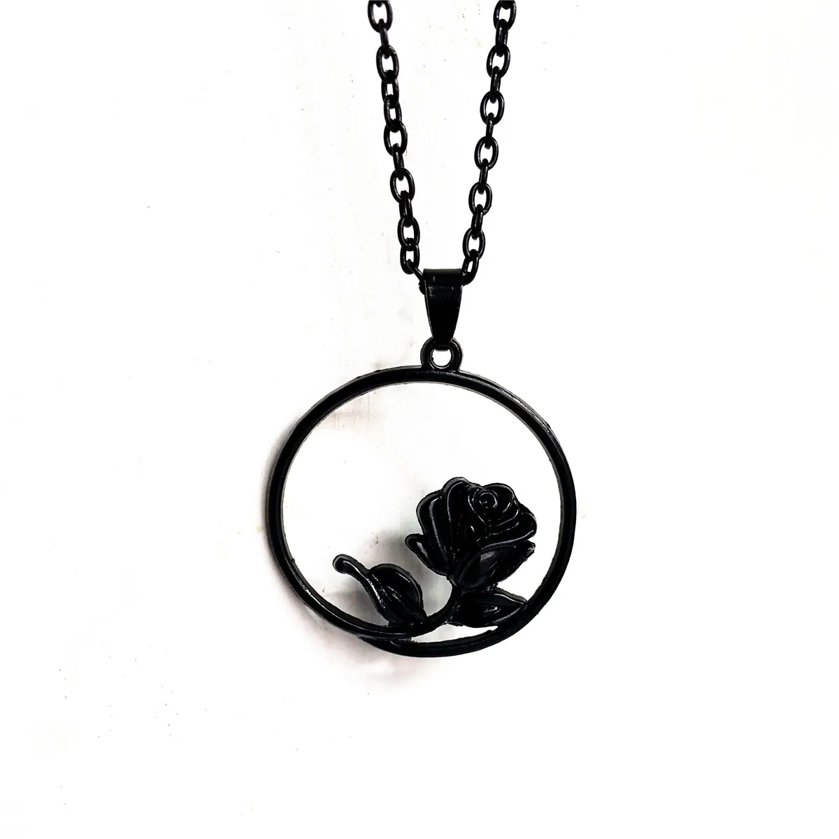 2022 New Hot Sale Retro Black Rose Pendant Necklace Accessories Pendant Necklaces for Women
2022 New Hot Sale Retro Black Rose Pendant Necklace Accessories Pendant Necklaces for Women