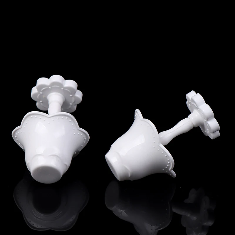 2 шт., миниатюрные настольные лампы для кукольного домика
2 шт., миниатюрные настольные лампы для кукольного домика