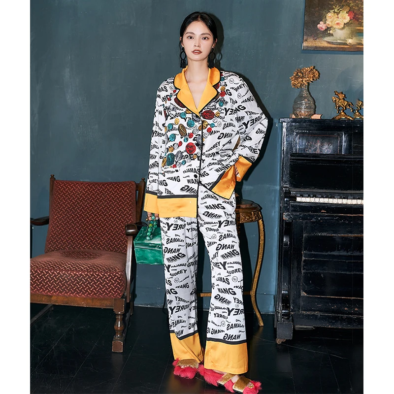 Monogram Coin Letter Printed Pajamas Set Loungewear Sleepwear for Women Silk Satin 2 Pcs Long Sleeve Pyjama for Female 2022
Monogram Coin Letter Printed Pajamas Set Loungewear Sleepwear for Women Silk Satin 2 Pcs Long Sleeve Pyjama for Female 2022