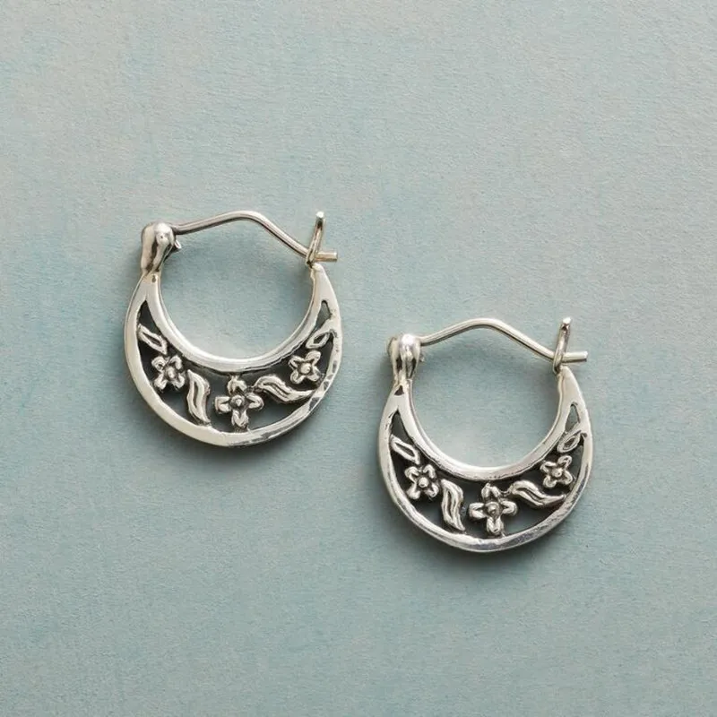 Fashion pop silver plated smooth Earrings creative European and American exaggerated women's accessories Earring
Fashion pop silver plated smooth Earrings creative European and American exaggerated women's accessories Earring