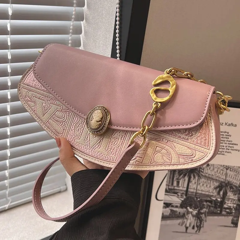 This year's popular niche new women's bag, popular and versatile crossbody bag, contrasting color single shoulder underarm bag
This year's popular niche new women's bag, popular and versatile crossbody bag, contrasting color single shoulder underarm bag