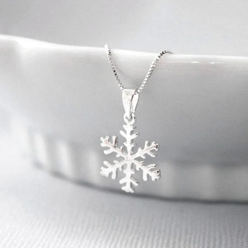 Simple 925 silver plated Christmas Glossy Snowflake Necklace Ladies Pendant Clavicle Chain Wedding Anniversary High Jewelry Gift
Simple 925 silver plated Christmas Glossy Snowflake Necklace Ladies Pendant Clavicle Chain Wedding Anniversary High Jewelry Gift