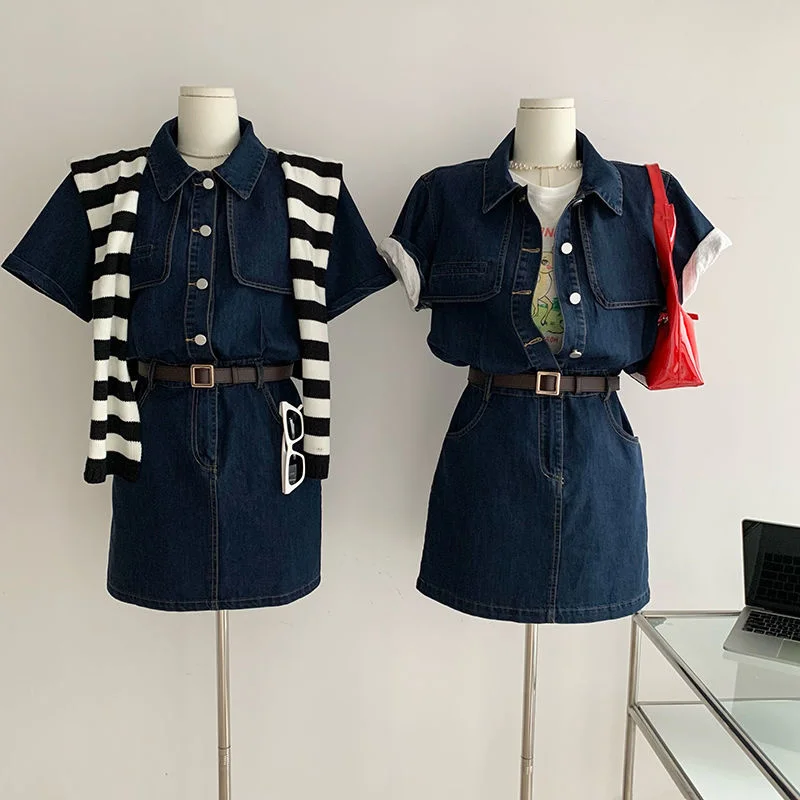 Синее Короткое джинсовое платье с коротким рукавом и тонкими пуговицами
Синее Короткое джинсовое платье с коротким рукавом и тонкими пуговицами