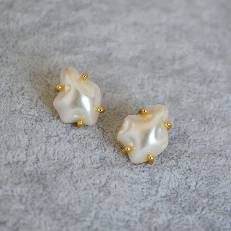 Vintage Style Earrings Gold-plated Brass Baroque Shell Pearl 925 Silver Needle Stud Earrings
Vintage Style Earrings Gold-plated Brass Baroque Shell Pearl 925 Silver Needle Stud Earrings