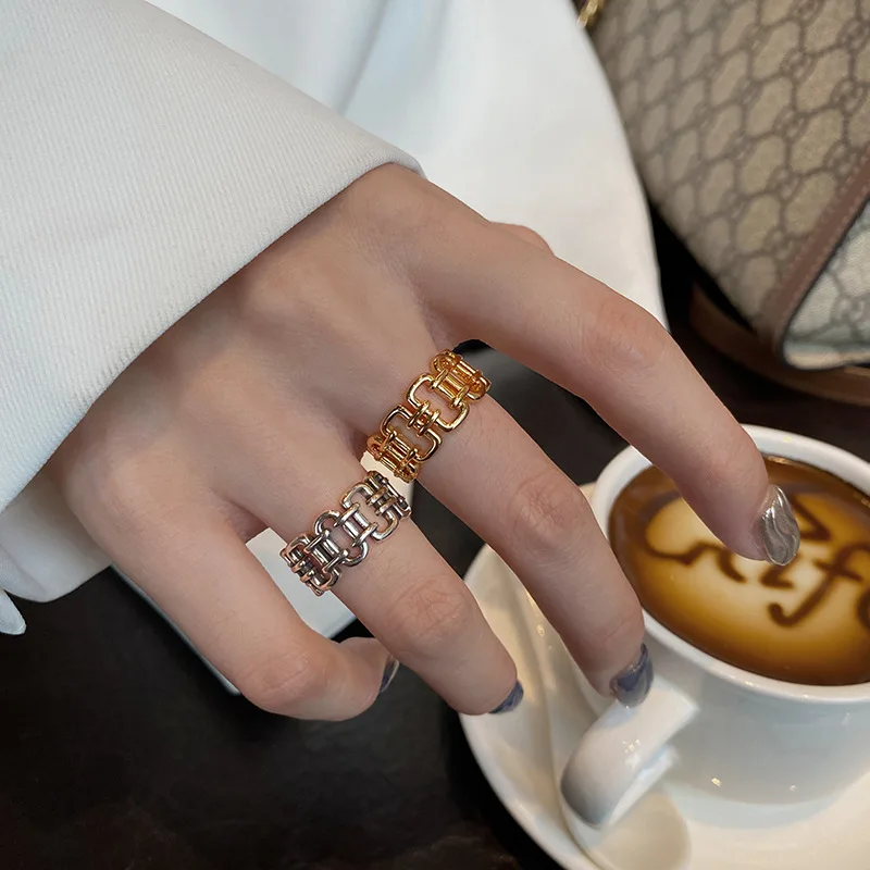 New Creative Cutout Chain Rings Simple Temperament Ladies Ring Hot-selling Personality Fashion Ring Jewelry
New Creative Cutout Chain Rings Simple Temperament Ladies Ring Hot-selling Personality Fashion Ring Jewelry
