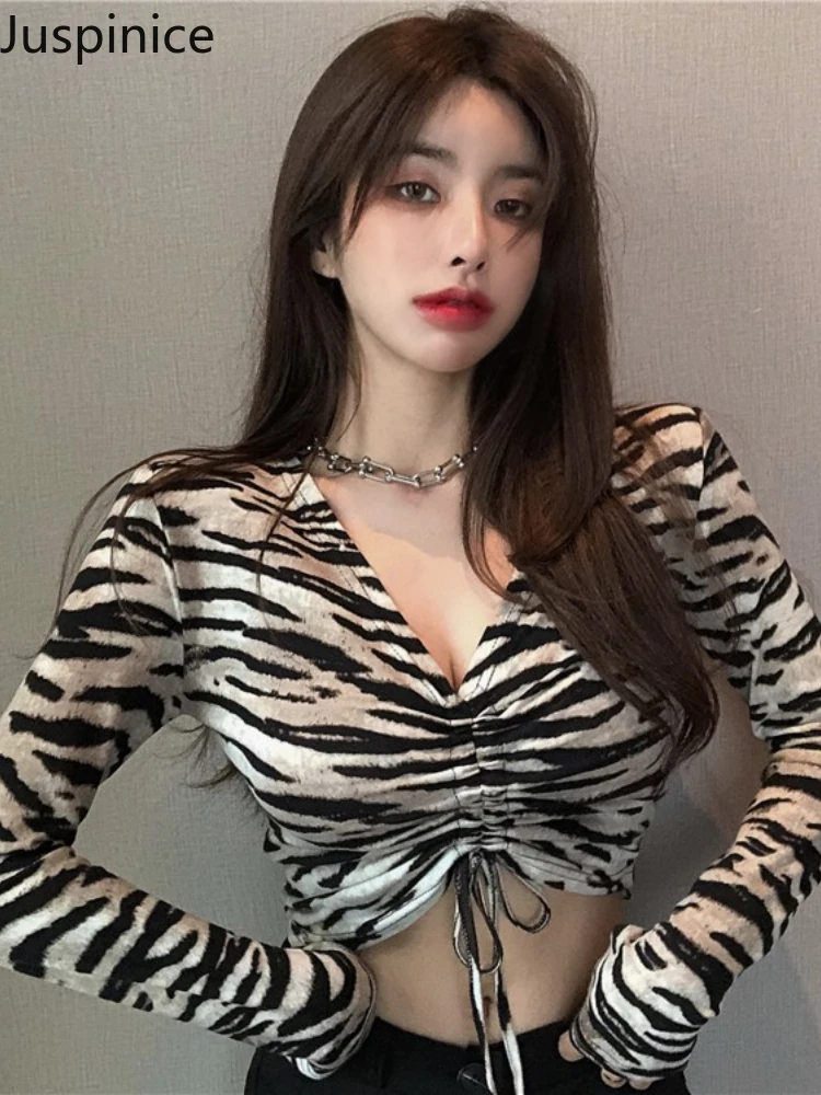 Juspinice Spring Fall Women Zebra Pattern V-neck Drawstring Long Sleeve Y2k T-Shirt Women New Harajuku Fashion Sexy Bottoming
Juspinice Spring Fall Women Zebra Pattern V-neck Drawstring Long Sleeve Y2k T-Shirt Women New Harajuku Fashion Sexy Bottoming