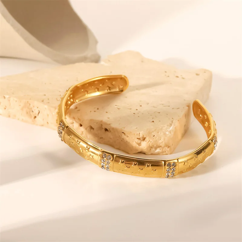 Europe Titanium Steel C Shaped Opening Bracelet Fashion 18k Gold 9mm Wide Face Diamond Embossed Starry Jewelry Women JDB2012624
Europe Titanium Steel C Shaped Opening Bracelet Fashion 18k Gold 9mm Wide Face Diamond Embossed Starry Jewelry Women JDB2012624