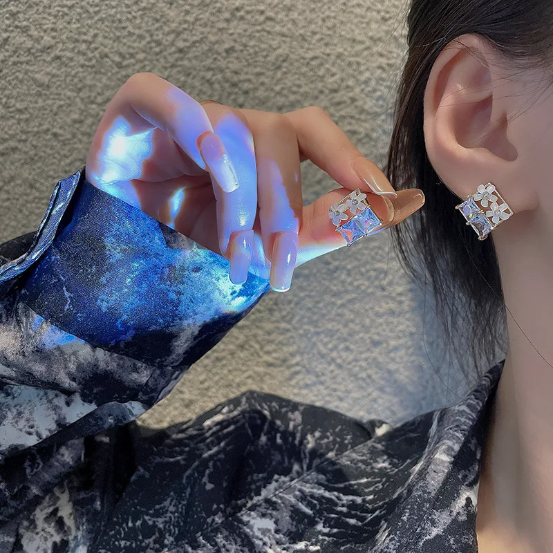 Fashion Geometric Earrings for Women Simple Zircon Crystal Flower Drop Dangle Stud Earring Party Trendy Jewelry Accessories
Fashion Geometric Earrings for Women Simple Zircon Crystal Flower Drop Dangle Stud Earring Party Trendy Jewelry Accessories