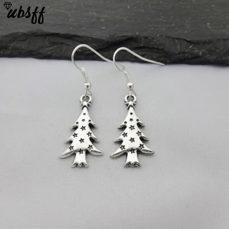 1 Pair Christmas Tree Shape Drop Earrings Christmas Gift Alloy Silver Color for Women Fashion Christmas Earrings Gift
1 Pair Christmas Tree Shape Drop Earrings Christmas Gift Alloy Silver Color for Women Fashion Christmas Earrings Gift