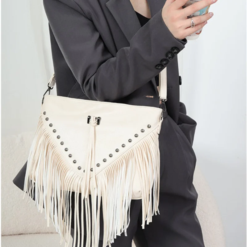 

European and American Style Rivet Fringe Tassel Messenger Bag Women Hobo Shoulder Bags Crossbody Handbag Bolsa Feminina