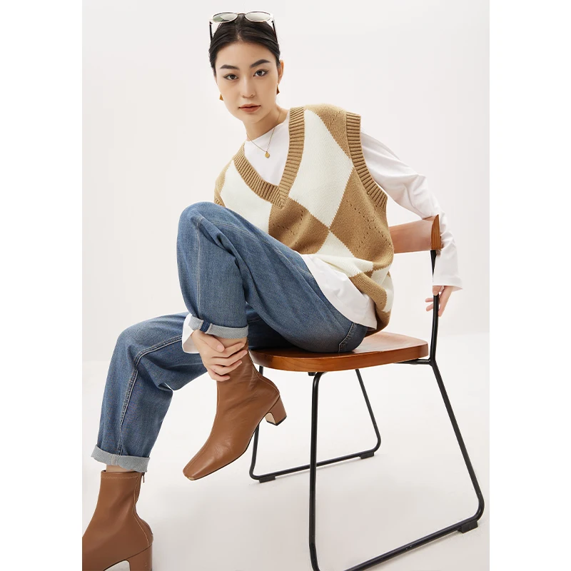 Design Autumn 2022 New Knitted Vest Wool V-Neck Argyle Autumn/Winter Sweater Women Tank Top Sleeveless Vest for Women
Design Autumn 2022 New Knitted Vest Wool V-Neck Argyle Autumn/Winter Sweater Women Tank Top Sleeveless Vest for Women