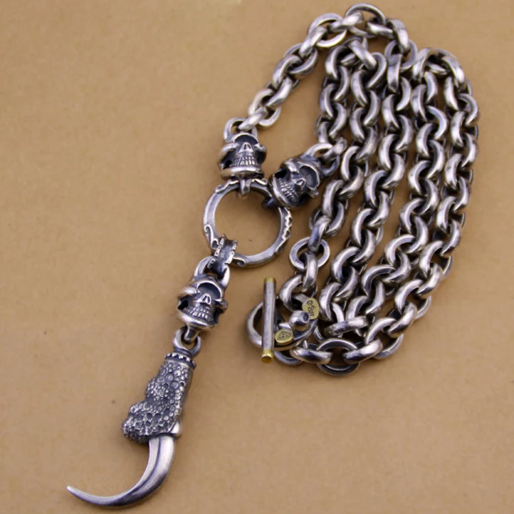 Fashion Domineering Necklace Overweight Skull Eagle Claw Necklace Silver Men Fashion Retro Locomotive Accessories Sweater Chain
Fashion Domineering Necklace Overweight Skull Eagle Claw Necklace Silver Men Fashion Retro Locomotive Accessories Sweater Chain