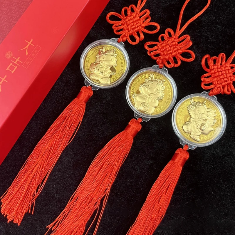 Подвеска с китайским узлом и кисточкой, старинная Золотая фольга, монеты на удачу, мультяшный Рисунок дракона, подвеска для удачи, украшение для дома и автомобиля, 1 шт. 
Подвеска с китайским узлом и кисточкой, старинная Золотая фольга, монеты на удачу, мультяшный Рисунок дракона, подвеска для удачи, украшение для дома и автомобиля, 1 шт.