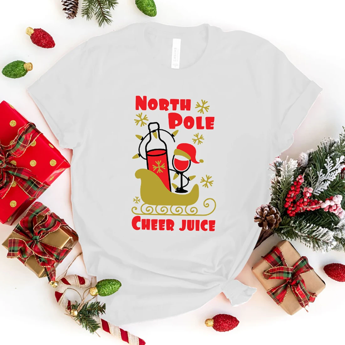 Лидер продаж рождественские футболки с принтом North Pole Cheer Juice для женщин забавные