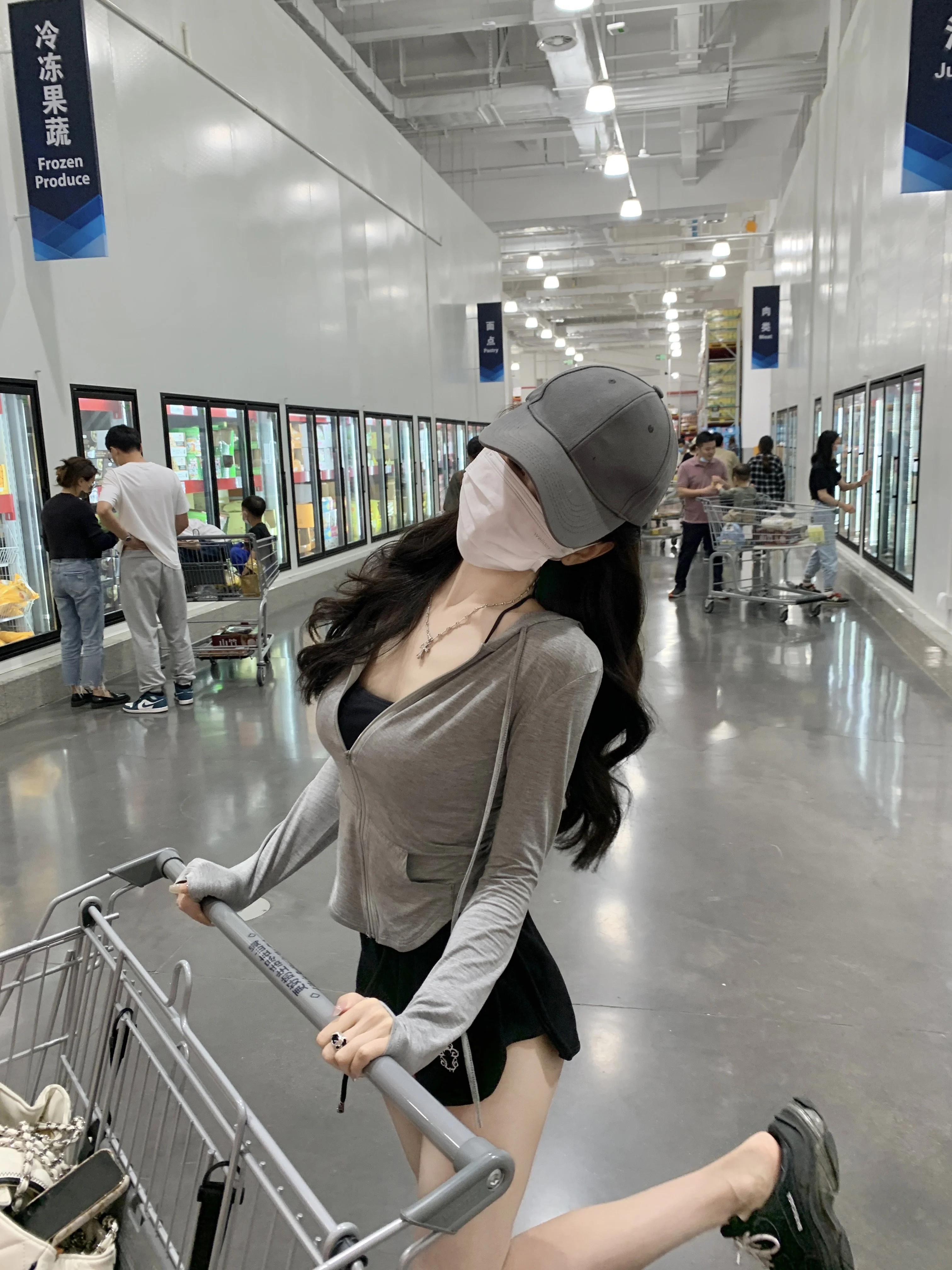 Thesvn cool sunscreen shirt women's summer 2022 thin breathable long sleeved cardigan loose hooded jacket
Thesvn cool sunscreen shirt women's summer 2022 thin breathable long sleeved cardigan loose hooded jacket