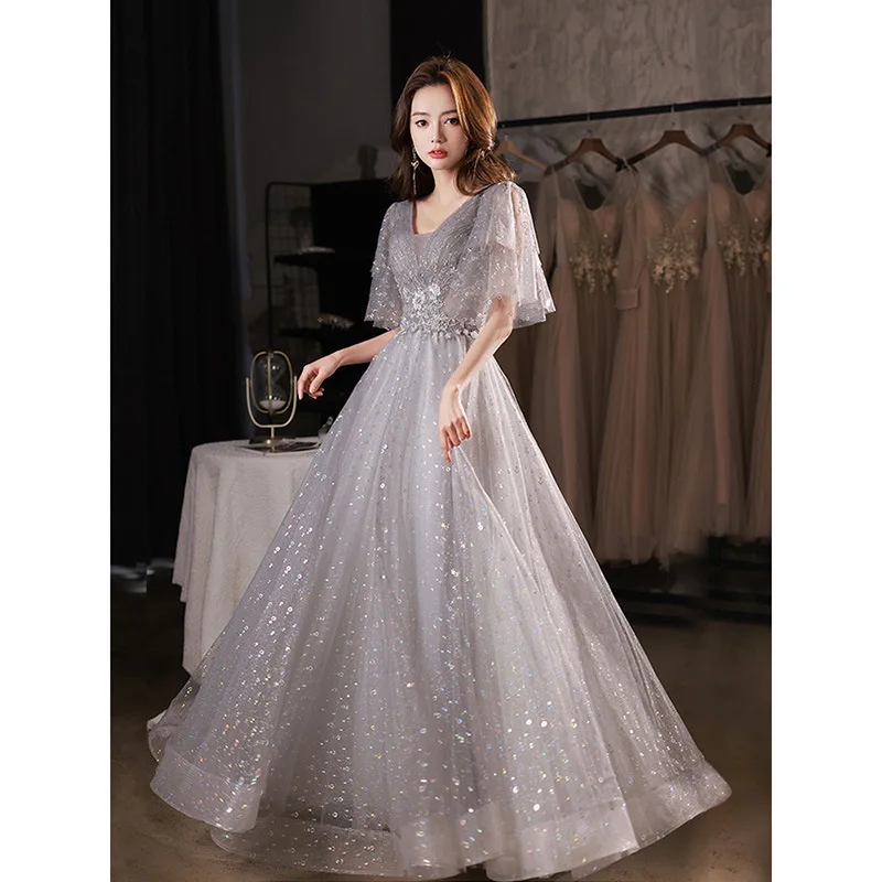 Женское ТРАПЕЦИЕВИДНОЕ ПЛАТЬЕ С V-образным вырезом и блестками
Женское ТРАПЕЦИЕВИДНОЕ ПЛАТЬЕ С V-образным вырезом и блестками