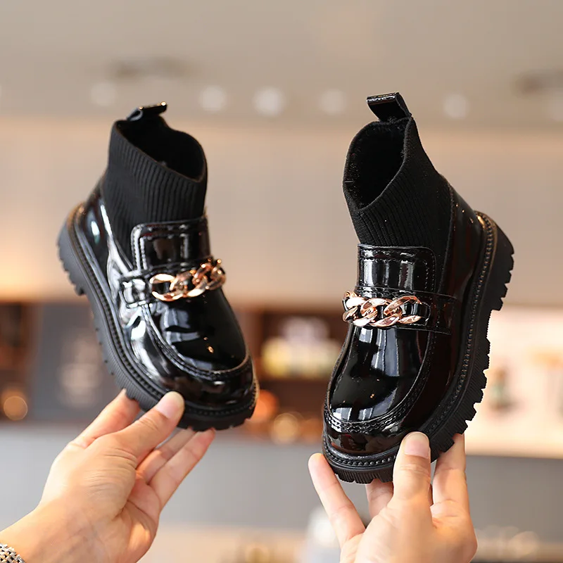 

Кожаные ботинки для девочек, кожаные ботинки с металлическими цепочками в стиле принцессы, детские кожаные ботинки с мягкой подошвой, модные детские ботинки-носки