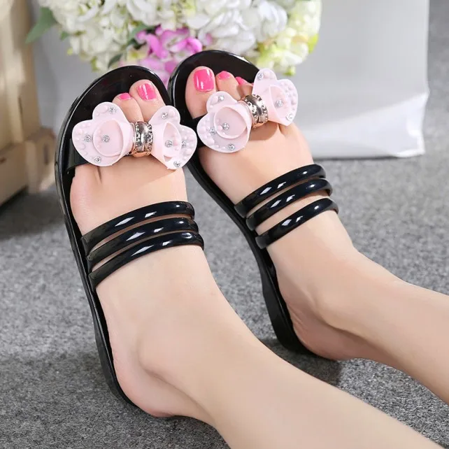 Shoes Woman 2022 Butterfly-Knot Slippers Summer Luxury Slides Jelly Flip Flops Low Pantofle Shale Female Beach Designer Glitter
Shoes Woman 2022 Butterfly-Knot Slippers Summer Luxury Slides Jelly Flip Flops Low Pantofle Shale Female Beach Designer Glitter