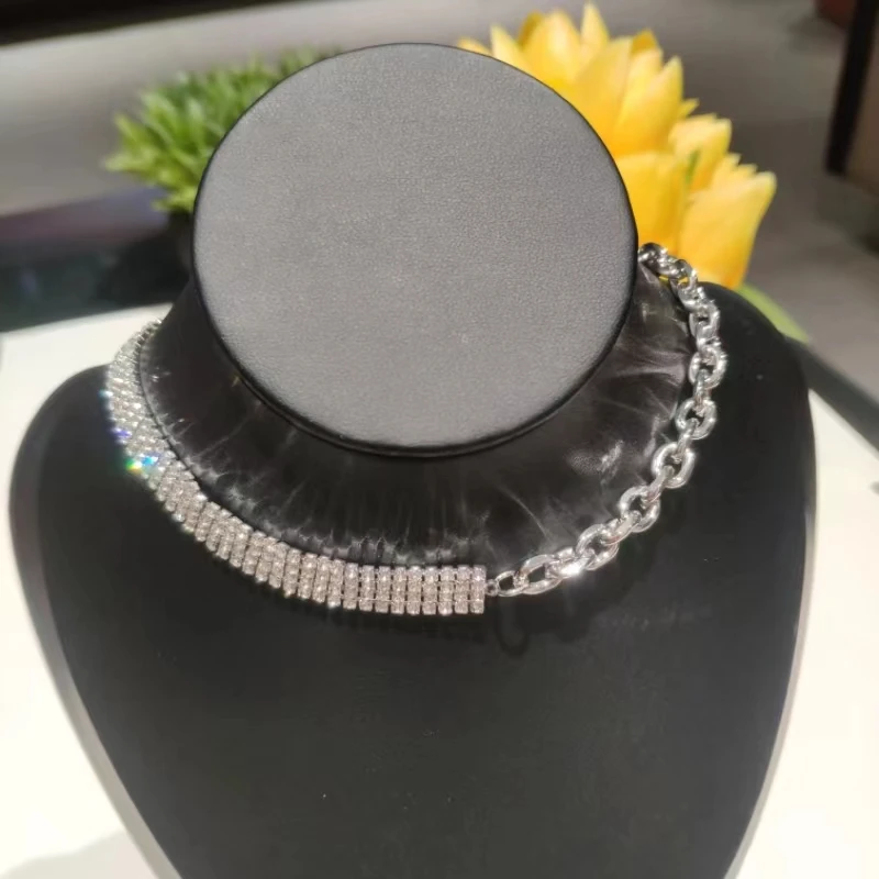 2023 New Korean Popular Minority Design Necklace Lock Full Zircon Bone Personalized Simple Short Chain Jewelry Gift
2023 New Korean Popular Minority Design Necklace Lock Full Zircon Bone Personalized Simple Short Chain Jewelry Gift