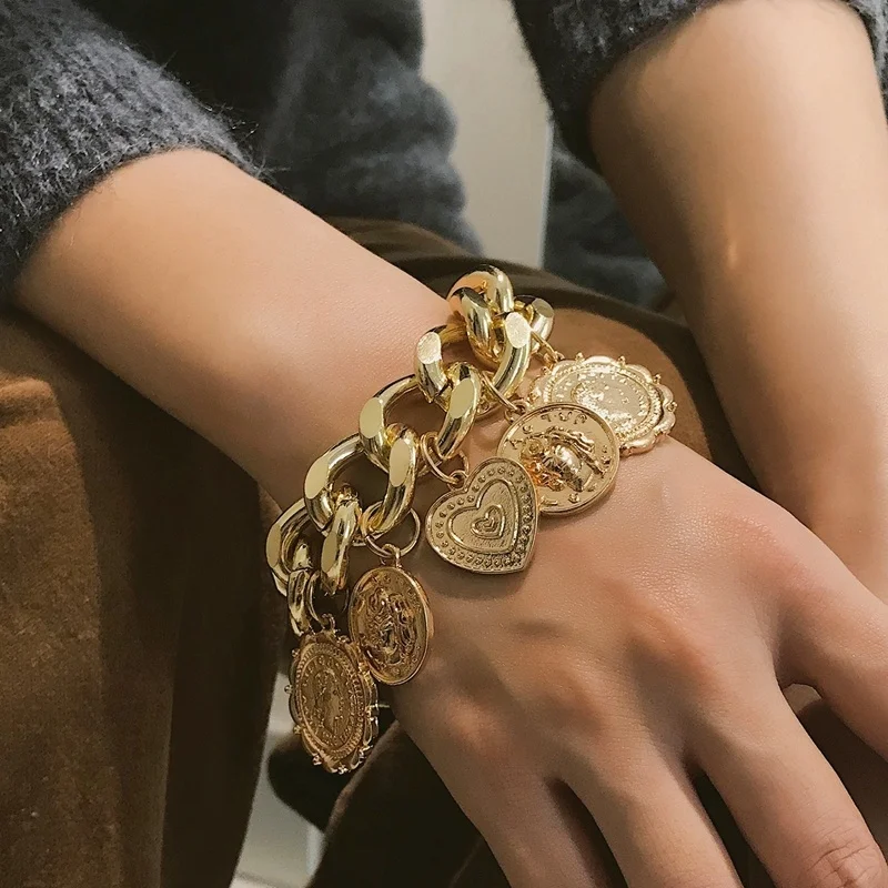 Cuban Chain Bracelet Women's Bracelet New Trendy Metal Five Round Embossed Pendant Bracelet for Girl Accessories Party Jewelry
Cuban Chain Bracelet Women's Bracelet New Trendy Metal Five Round Embossed Pendant Bracelet for Girl Accessories Party Jewelry