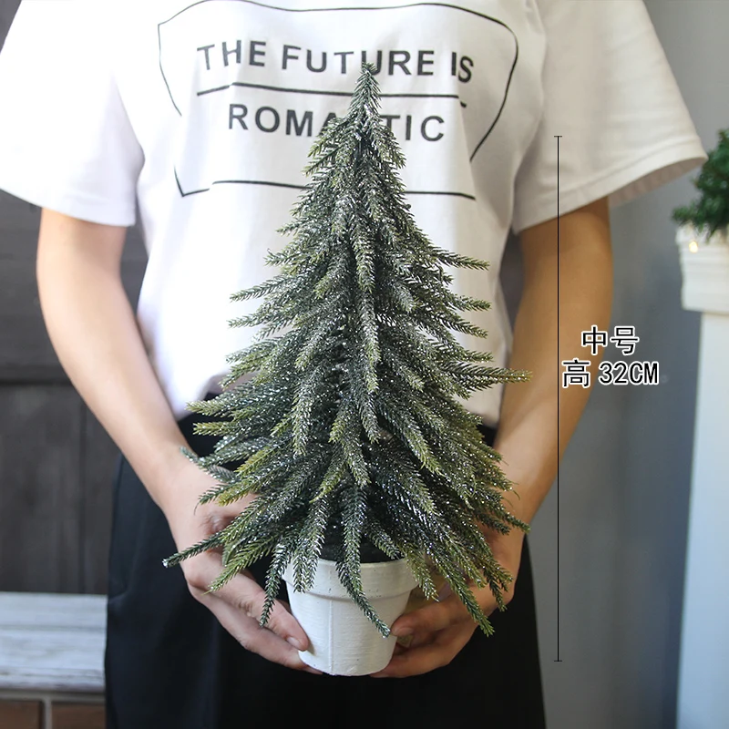 Миниатюрная искусственная елочка в белой чаше
Миниатюрная искусственная елочка в белой чаше