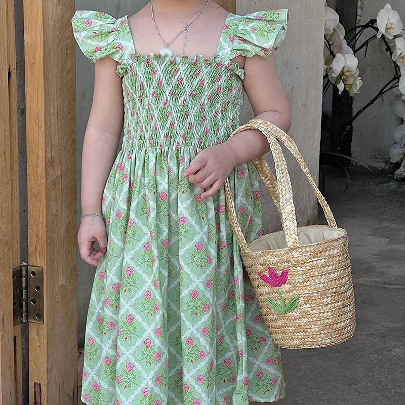 Детское платье без рукавов, с цветочным принтом 
Детское платье без рукавов, с цветочным принтом